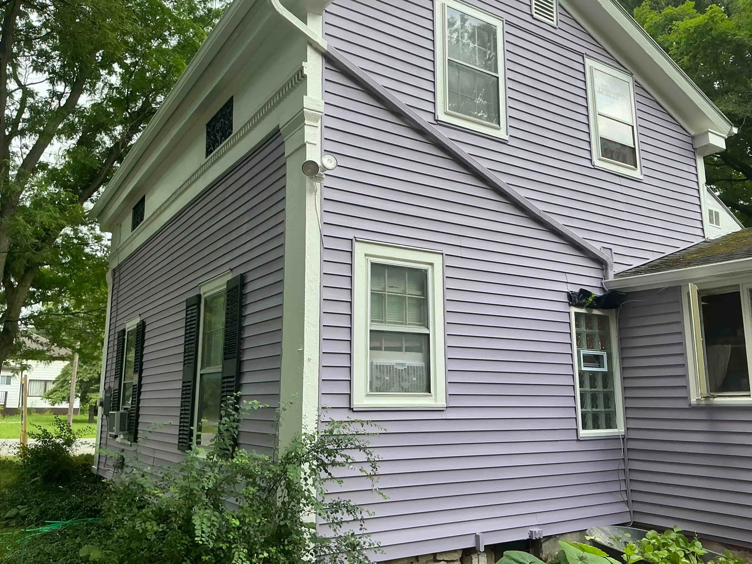 Rochestor home exterior painted with fresh modern color